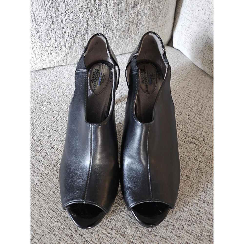 Life Stride Simply Comfort Cala Peep Toe Heels Woman's 7.5 Black Faux Leather
